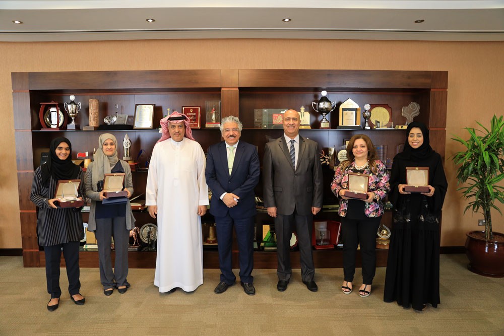جامعة البحرين تحرز المركز الثالث في مسابقة "إماراتية" عن غسيل الأموال  