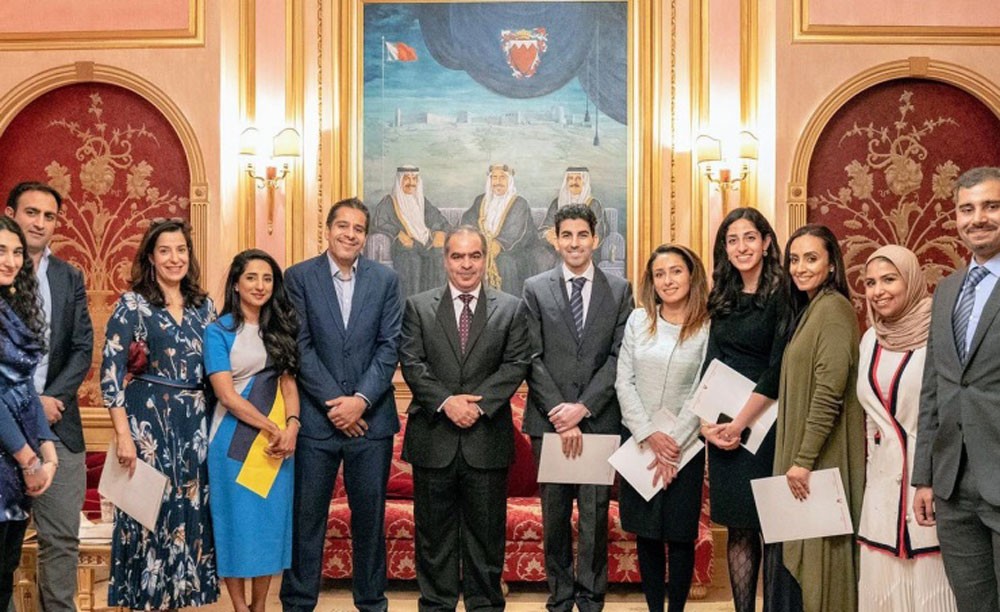 سفير البحرين يستقبل البحرينيين العاملين في بريطانيا