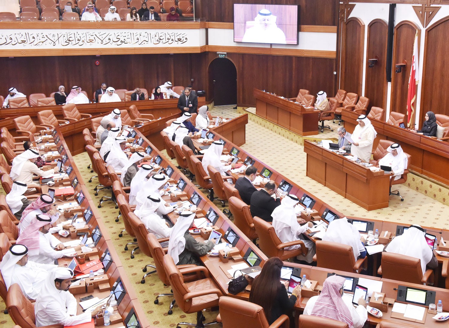 3 وزراء يجيبون شفاهة على 4 أسئلة برلمانية لم يردوا عليها كتابيا
