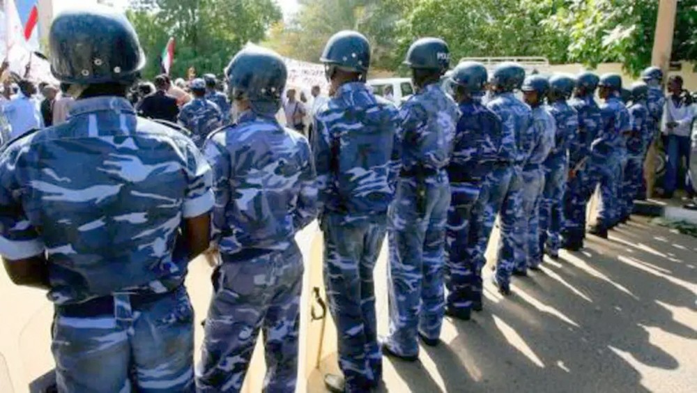 القوات السودانية تضبط أسلحة وأجهزة تفجير عن بعد