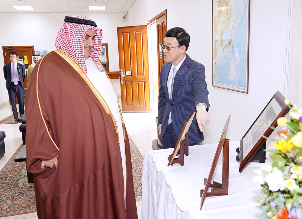 معالي وزير الخارجية يقدم التهاني بمناسبة تولي جلالة امبراطور اليابان العرش