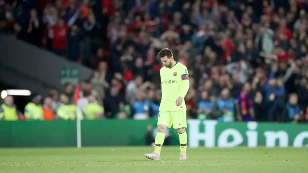بالوتيلي يدافع عن ميسي ورونالدو بعد إخفاقهما الأوروبي