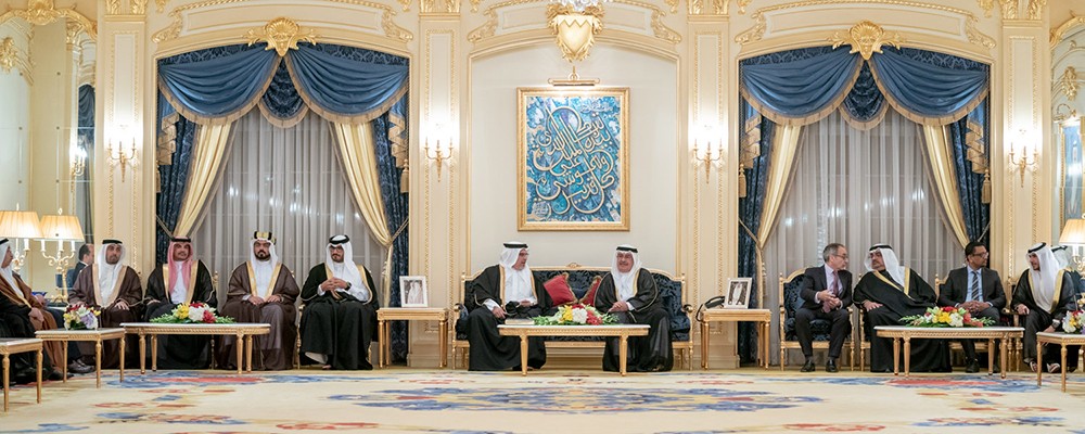 نائب رئيس مجلس الوزراء يستقبل عددا من كبار أفراد العائلة المالكة الكريمة والمسؤولين