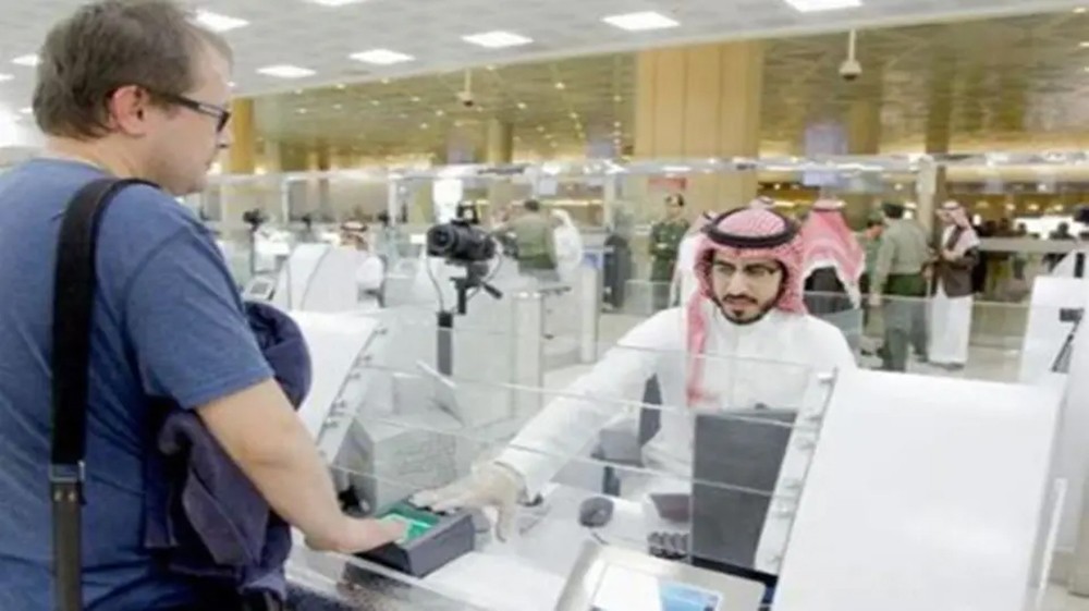 السعودية.. أول "إقامة مميزة" تلغي نظام الكفيل كلياً