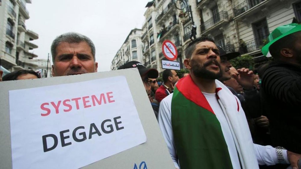 احتجاجات الجزائر رغم رمضان والحر: صامدون بالحراك ماضون