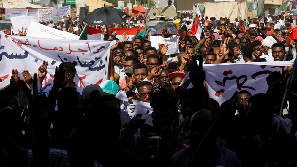 السودان.. دعوة أممية لانتقال سلمي للسلطة