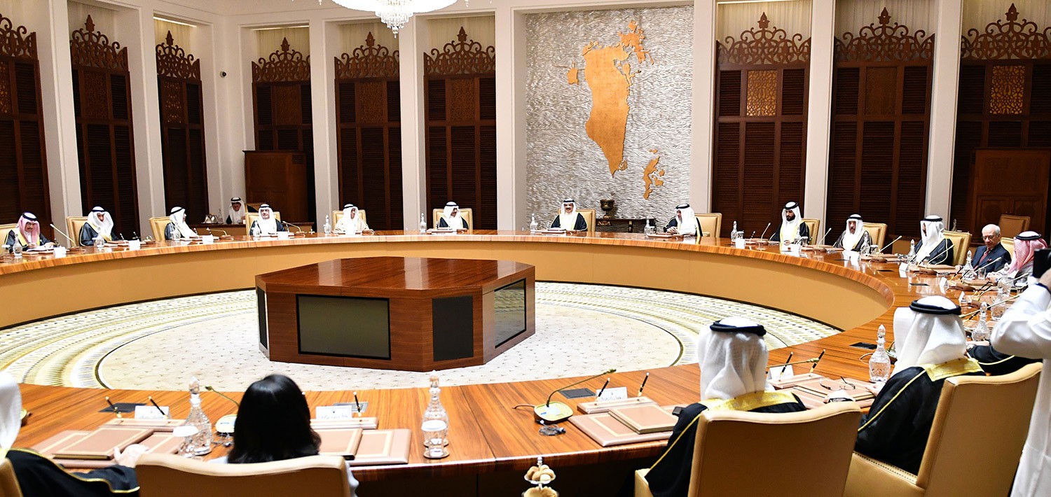 العاهل: سياسات غير مسؤولة تستهدف بعض دول التعاون وتهدد إمدادات النفط العالمية