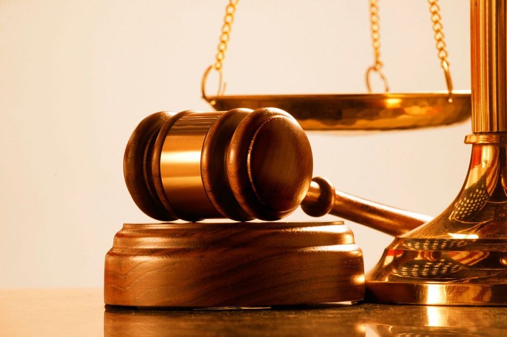 6 سنوات لشاب سرق هاتفين وزور مستندات واستعمل بطاقة شخص آخر