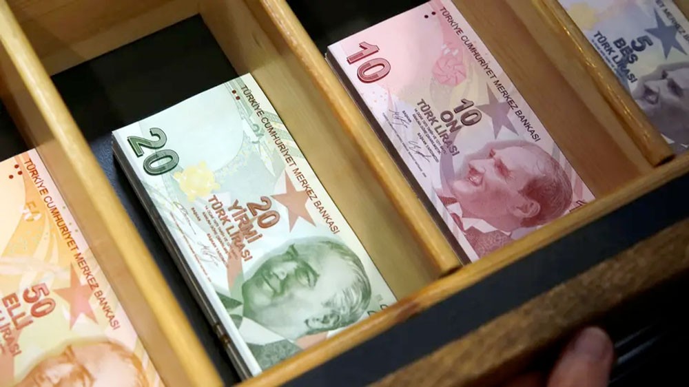 تركيا.. الليرة تهوي وشكوك حول خطة الـ 40 مليار ليرة