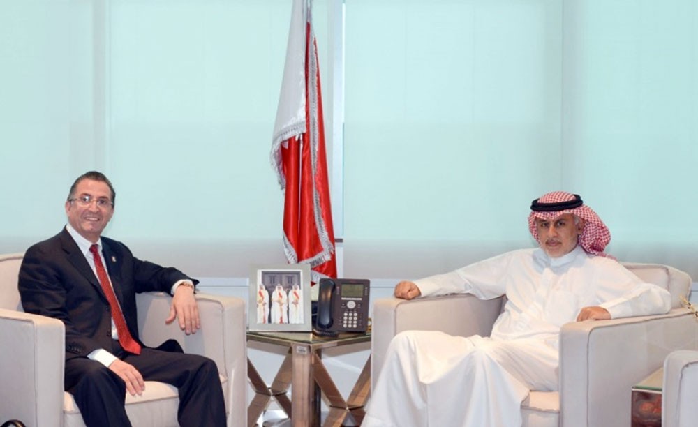 الوزير الزياني يستقبل القنصل الفخري السويسري لدى البحرين