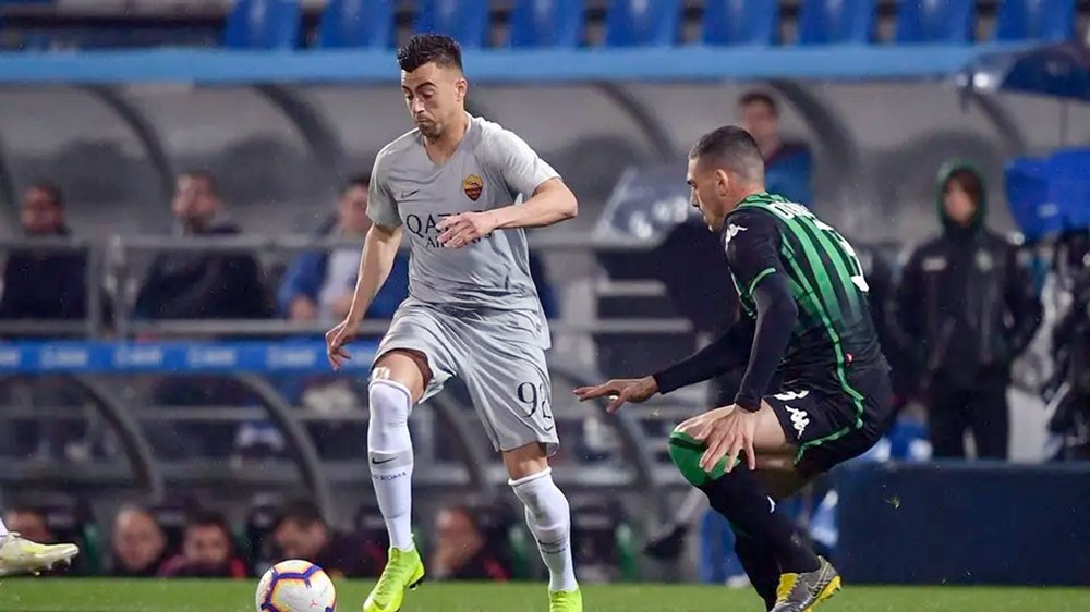 روما يتعادل مع ساسولو ويبتعد عن مقاعد دوري الأبطال