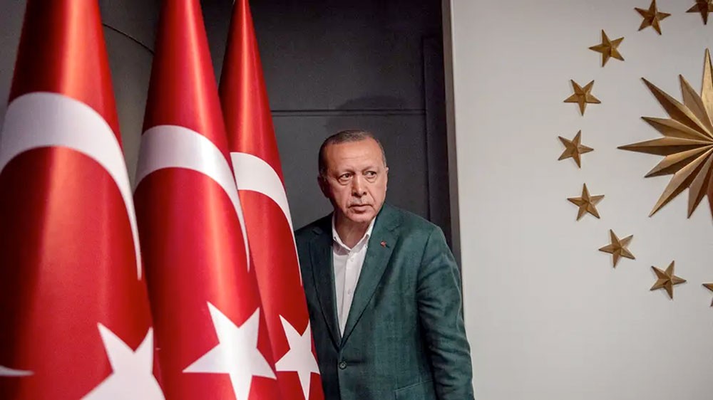سوء إدارة أردوغان يثير قلق المستثمرين ويهبط بالاحتياطي
