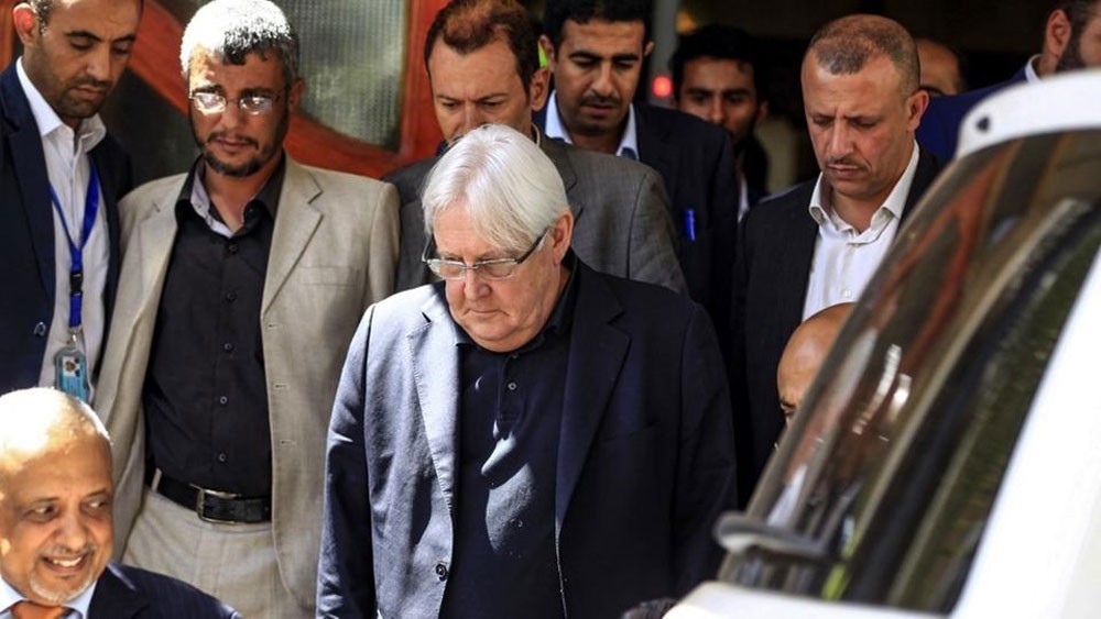مسؤولون يمنيون يهاجمون غريفثس ومطالبات بتغييره