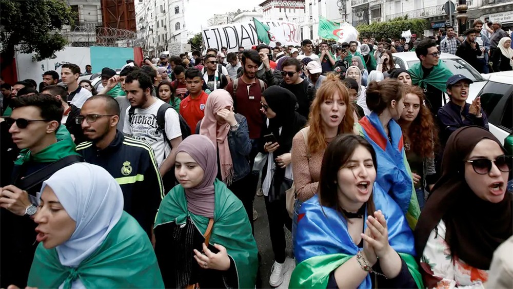 طلاب الجزائر في الشوارع مجدداً.. رفضاً لانتخابات يوليو