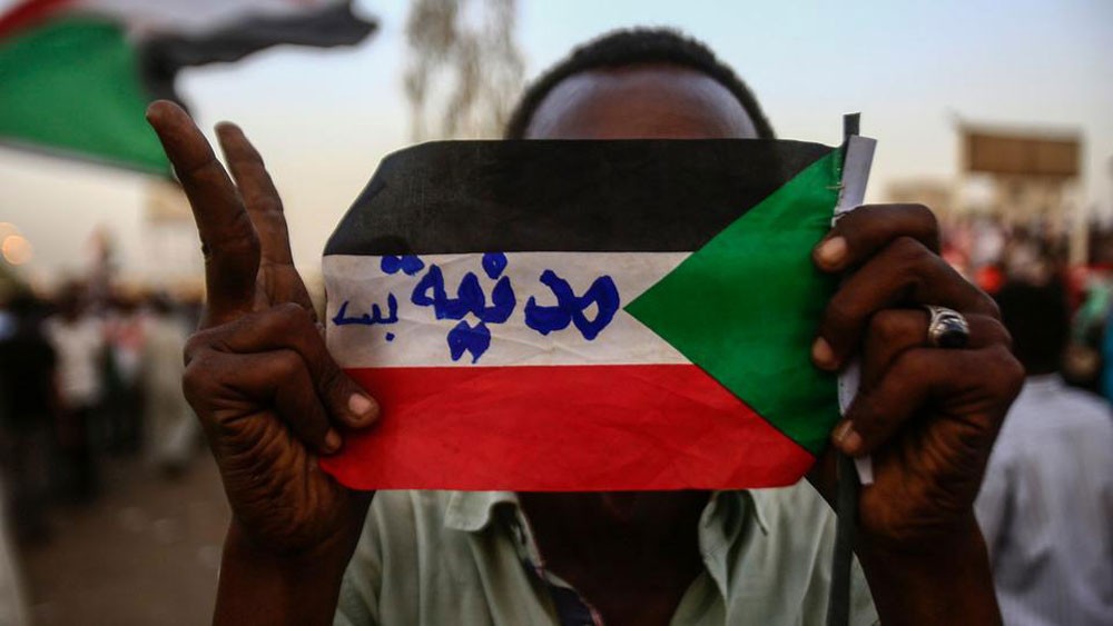 السودان.. عودة إلى مربع "مدنية السلطة" وتلويح بالعصيان