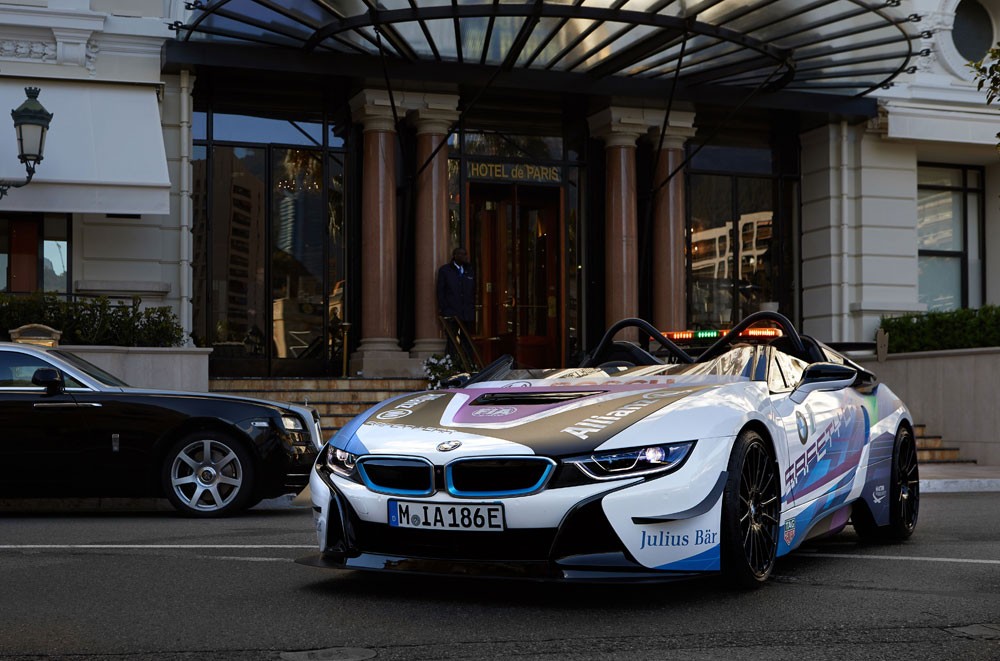 BMW i تكشف الستار عن سيارتها الهجينة والجديدة