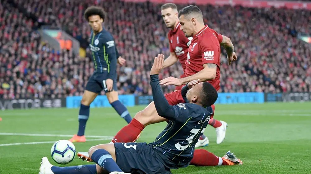 ليفربول يتفوق على سيتي ويتصدر الدوري في "الإيرادات"