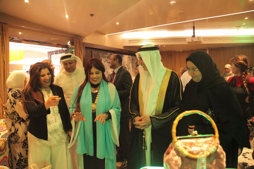وكيل وزارة التنمية يفتتح معرض "ألواني البحرين" للحرف اليدوية