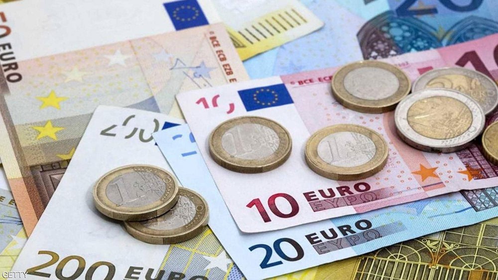  اليورو يهبط بسبب ديون ايطاليا.. والتوترات التجارية