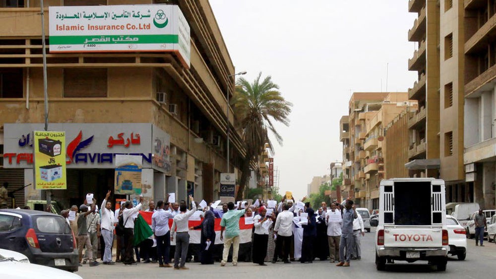 قتيلة وعدد من الجرحى قرب ساحة الاعتصام في الخرطوم