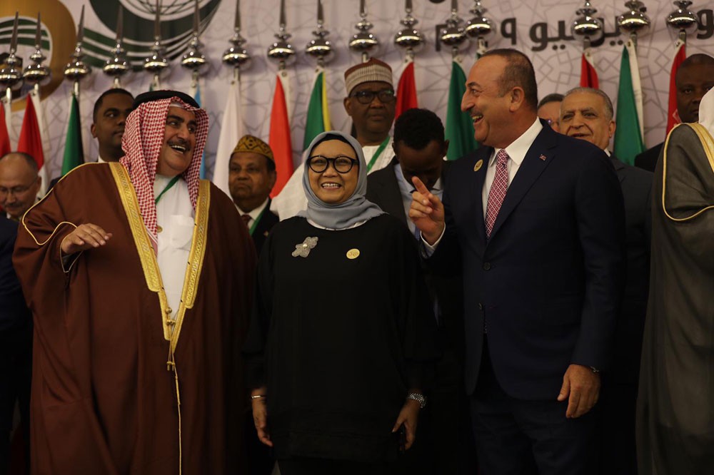 وزير الخارجية يشارك في اجتماع مؤتمر القمة الإسلامي
