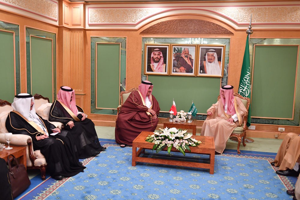 وزير الخارجية يجتمع مع الجبير ووزيرة خارجية إندونيسيا