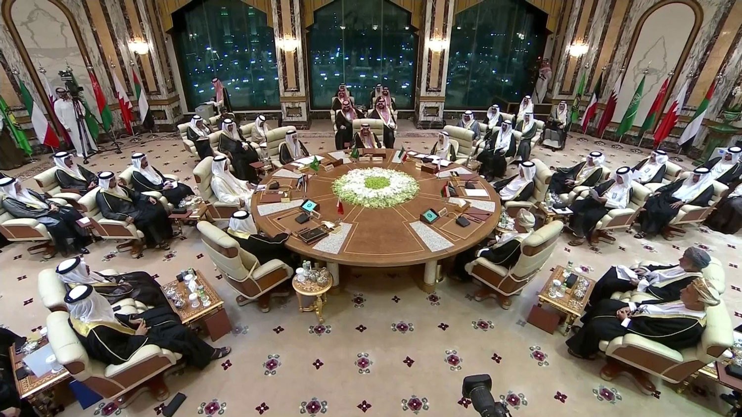 جلالة الملك المفدى يشارك في القمة الخليجية الطارئة