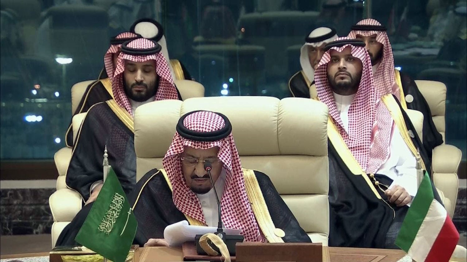 الملك سلمان: لابد من موقف دولي حازم وحاسم ضد إيران
