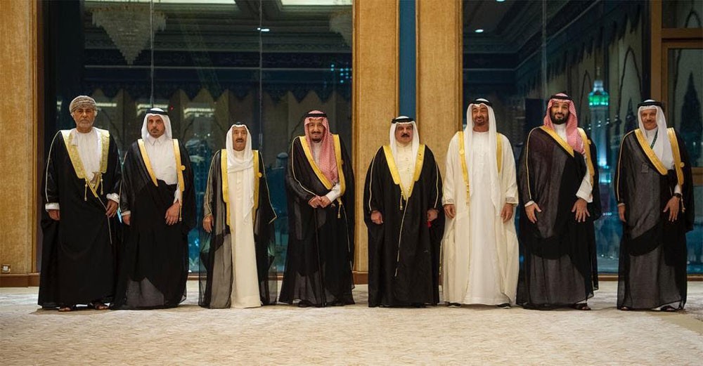 القمة الخليجية تطالب المجتمع الدولي باتخاذ إجراءات حازمة ضد إيران