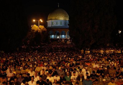  400 ألف شخص يحيون "ليلة القدر" في الأقصى