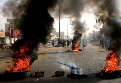 بعد ساعات المواجهة.. ماذا يحدث الآن في الخرطوم؟