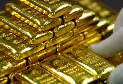 الذهب يستقر بعد نزوله من ذروة 15 أسبوعا
