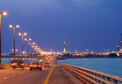 جسر الملك فهد يسجل عبور 77813 مسافراً في ثاني أيّام العيد