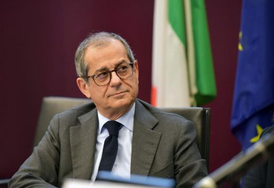  وزير مالية إيطاليا واثق من حل مشكلة الموازنة مع الاتحاد الأوروبي