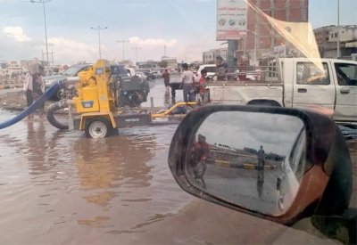 المياه تغمر عدن.. وتحالف دعم الشرعية يطلق إغاثة عاجلة