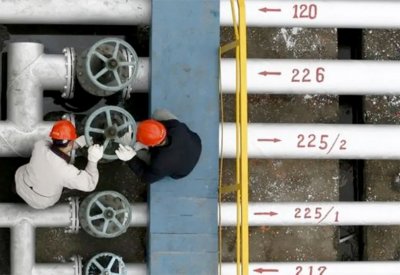 أكبر مستهلك للنفط عالميا يقلص وارداته بسبب عقوبات إيران