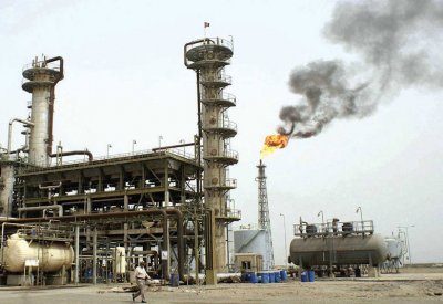  النفط يرتفع إثر تراجع الدولار
