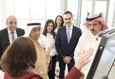 سمو الشيخ محمد بن مبارك يزور المدرسة الشاملة والجامعة الأمريكية بالبحرين