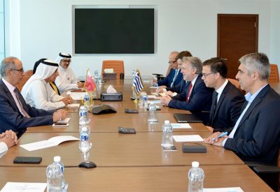 وزير الصناعة يستعرض آليات تعزيز التعاون التجاري مع وزير خارجية اليونان