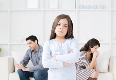 كيف يؤثر طلاق الوالدين على صحة الأطفال؟