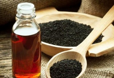 زيت الحبة السوداء لعلاج حب الشباب وتساقط الشعر