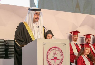  سمو رئيس الوزراء ينيب سمو الشيخ خليفة بن علي آل خليفة لحضور حفل مدرسة ابن خلدون‎