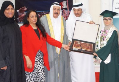 زهراء عمار تفوز بجائزة أحمد العمران للطالب المتفوق
