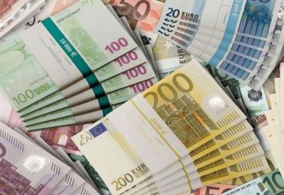 الدولار يبلغ أعلى مستوى له في أسبوعين مع ترقب المستثمرين لاجتماع الفدرالي الأميركي