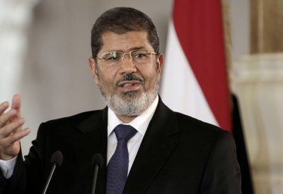 مرسي يوارى الثرى في القاهرة بحضور عدد من أفراد أسرته