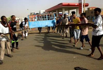 السودان.. تظاهرات جديدة وحميدتي يدعو لتشكيل حكومة سريعاً