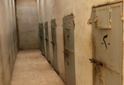 معتقلون يصفون جهنم تدمر.. "يوم أضحيتُ كلباً مسعوراً"