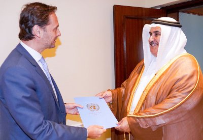 معالي وزير الخارجية يتسلم أوراق تفويض الممثل المقيم لبرنامج الأمم المتحدة الإنمائي لدى البحرين