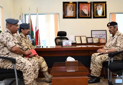 القائد العام يتفقد عددا من الأسلحة والوحدات