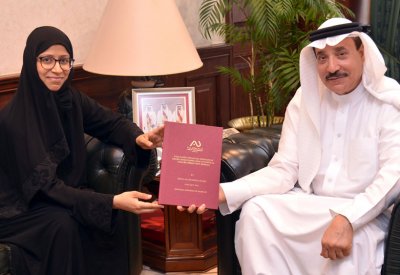 حميدان يتسلم رسالة ماجستير عن تقييم الوضع المالي للشركات  